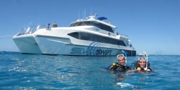 Reef Boat Day Trip - Silverswift - Everything Australia