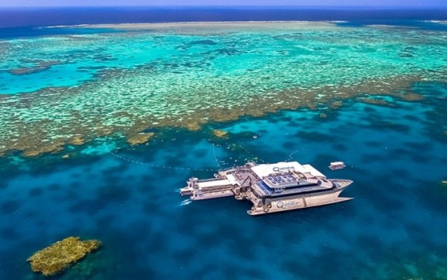 Reef Boat Day Trip - Port Douglas - Quicksilver
