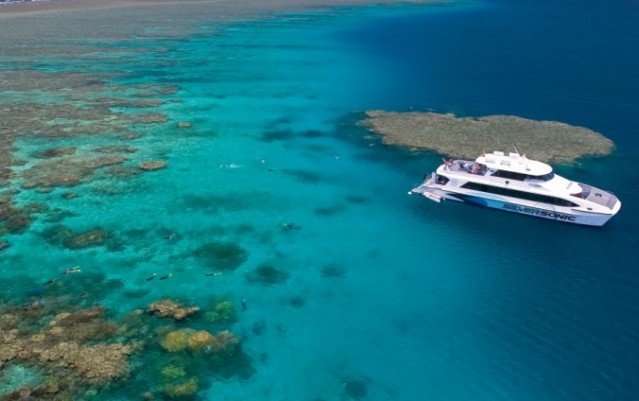 Reef Boat Day Trip - Port Douglas - Silversonic